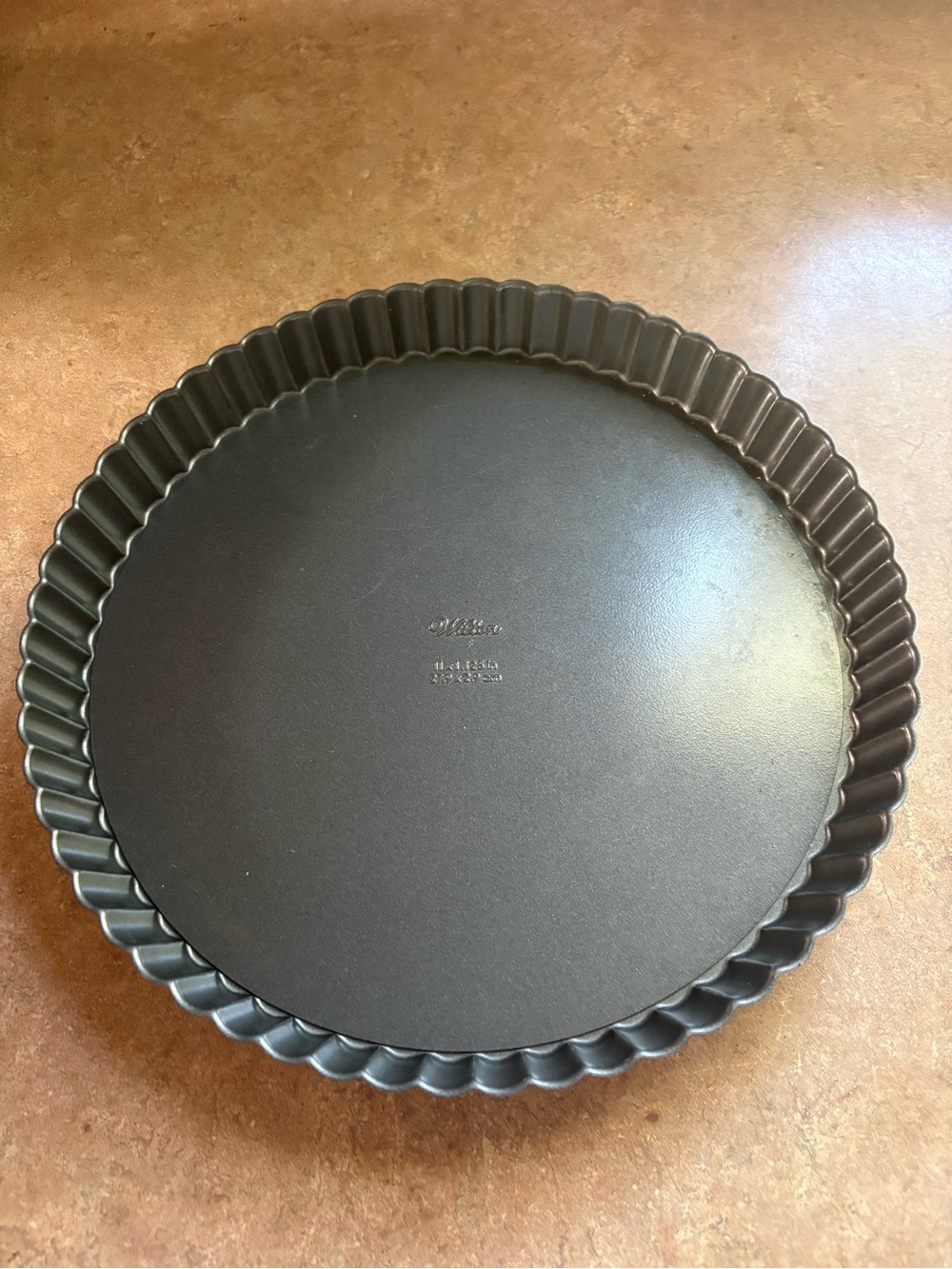 Wilton Black Nonstick Fluted Tart Pan - with removable bottom! Size 11x1.25